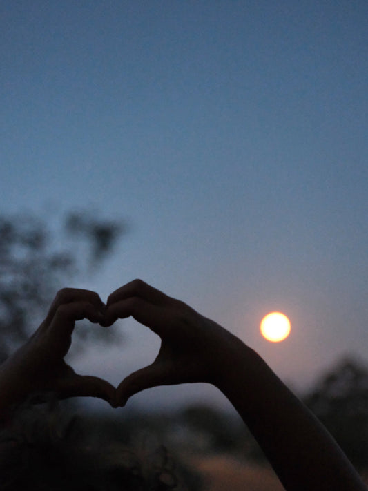 A full moon practice to connect us with the heart ~ meditation & journal prompts